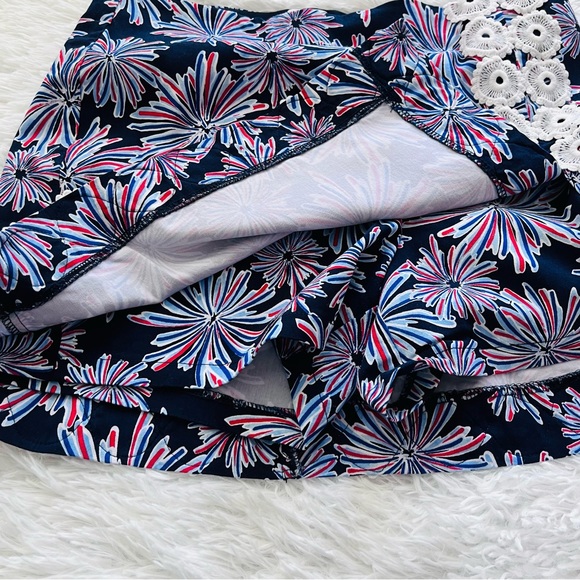Crown & Ivy | NWOT✨ Firework Printed Patriotic Crochet Trim Skort - Picture 7 of 10